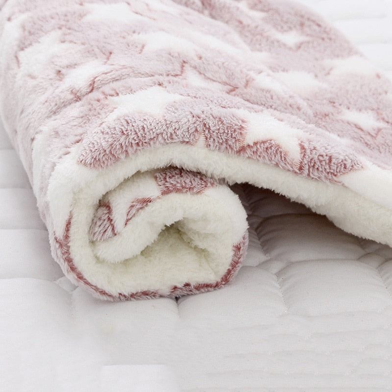 Thickened Pet Sleeping Mat - Soft and Washable Dog Bed with Flannel Mattress and Warm Fur Blanket - Ideal for Your Furry Friend's Comfort - Pet Supplies