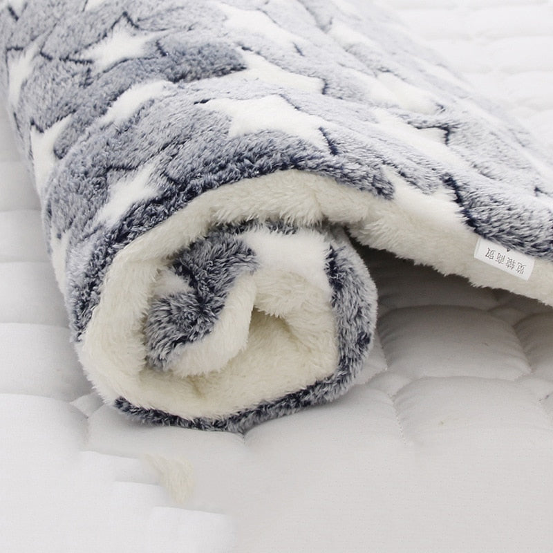 Thickened Pet Sleeping Mat - Soft and Washable Dog Bed with Flannel Mattress and Warm Fur Blanket - Ideal for Your Furry Friend's Comfort - Pet Supplies