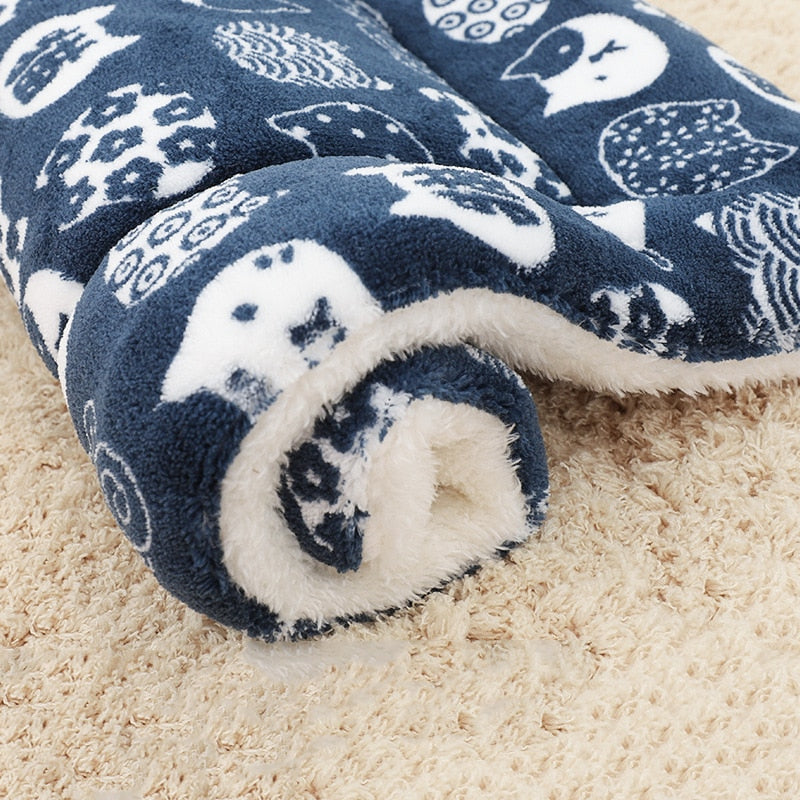 Thickened Pet Sleeping Mat - Soft and Washable Dog Bed with Flannel Mattress and Warm Fur Blanket - Ideal for Your Furry Friend's Comfort - Pet Supplies