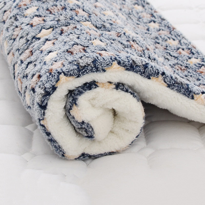 Thickened Pet Sleeping Mat - Soft and Washable Dog Bed with Flannel Mattress and Warm Fur Blanket - Ideal for Your Furry Friend's Comfort - Pet Supplies
